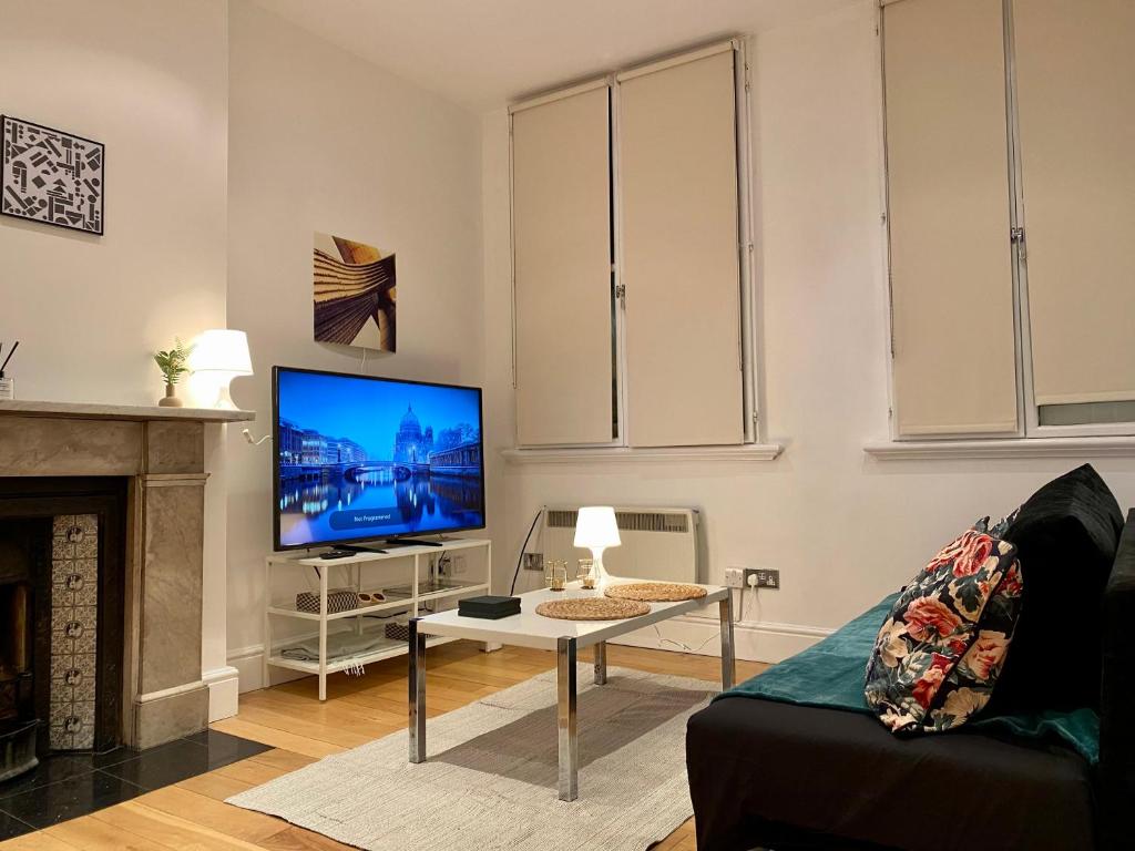 Entire flat, central London, bank payment to the host within 24h from the reservation