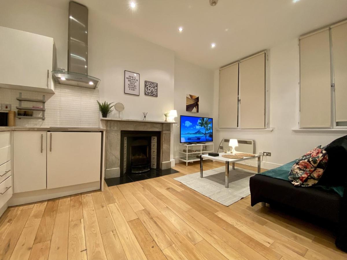 Entire flat, central London, bank payment to the host within 24h from the reservation