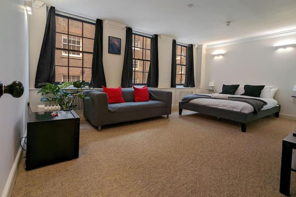 Extra Big London 4-Bed House In Liverpool Street!