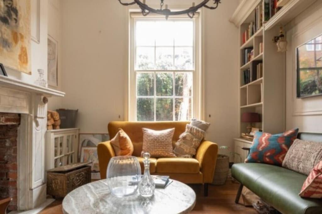 Gorgeous Grade II Listed Georgian House – Leafy Square Views – Central London