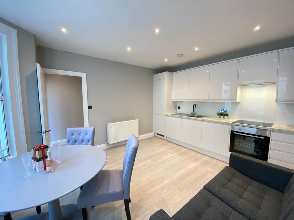 Hammersmith Flat 2 Bedrooms LGF