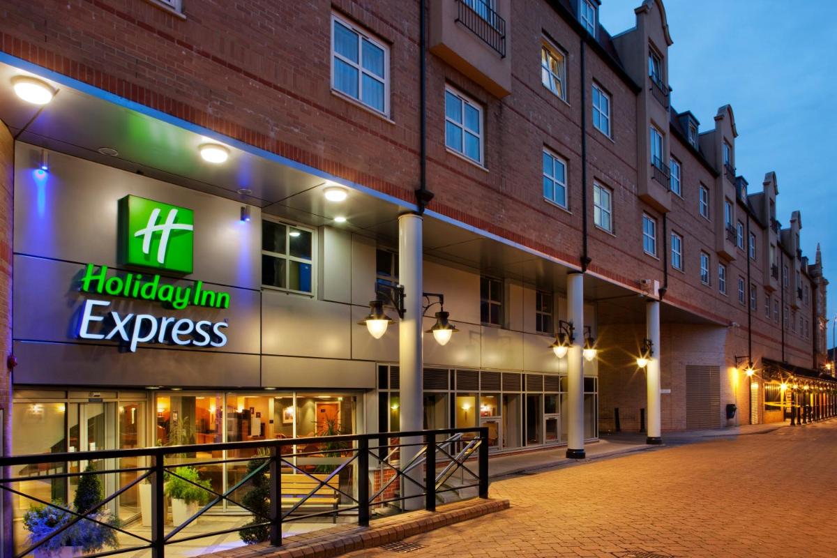 Holiday Inn Express London-Hammersmith, an IHG Hotel