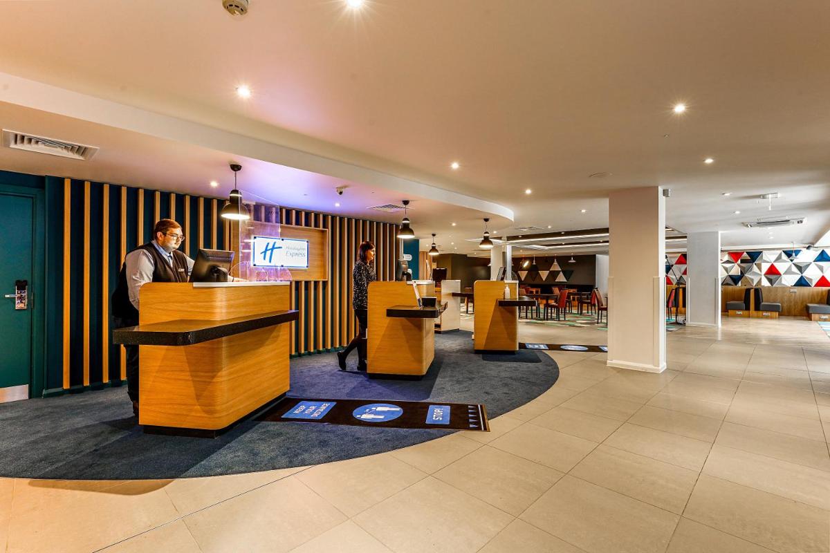 Holiday Inn Express London-Hammersmith, an IHG Hotel