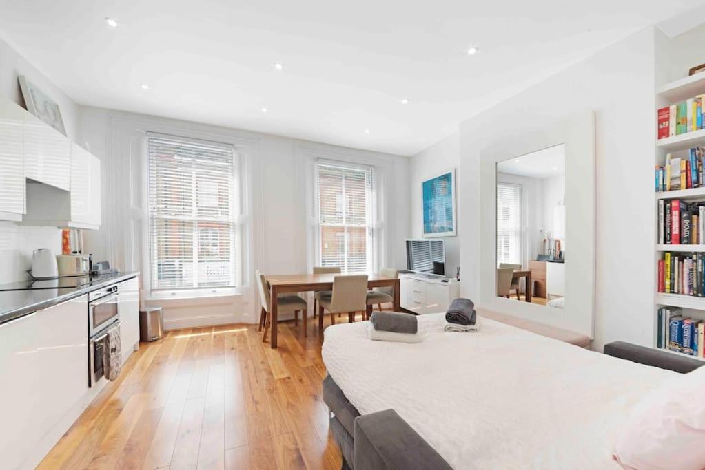 Huge 1 bed -sleeps 4 De Lux Soho Fitzrovia Suite