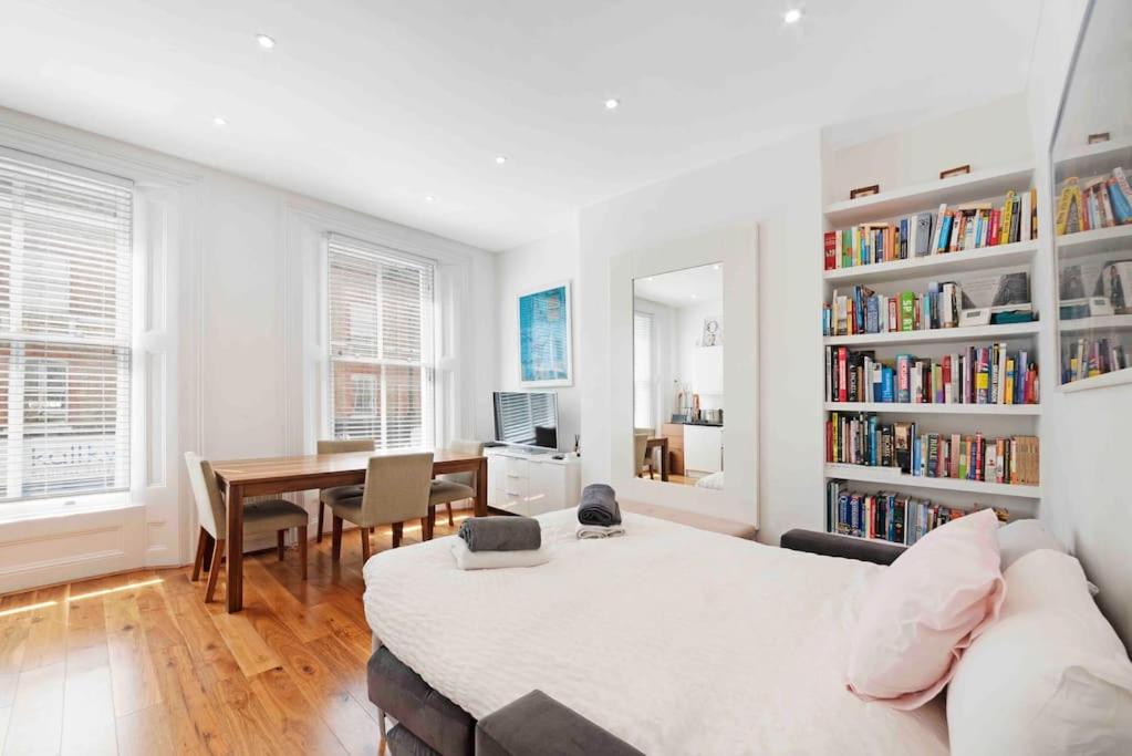 Huge 1 bed -sleeps 4 De Lux Soho Fitzrovia Suite