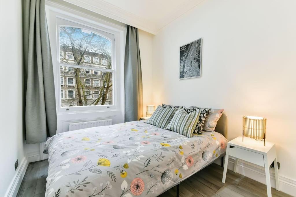 Knightsbridge Stylish Two Bedroom Apartment