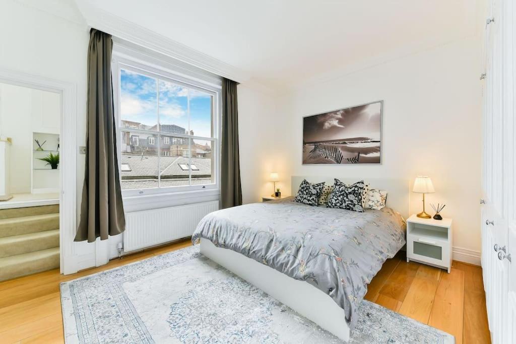 Knightsbridge Stylish Two Bedroom Apartment