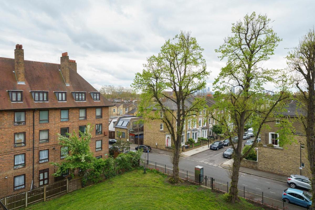 Lovely Apartment in Victoria Park Village