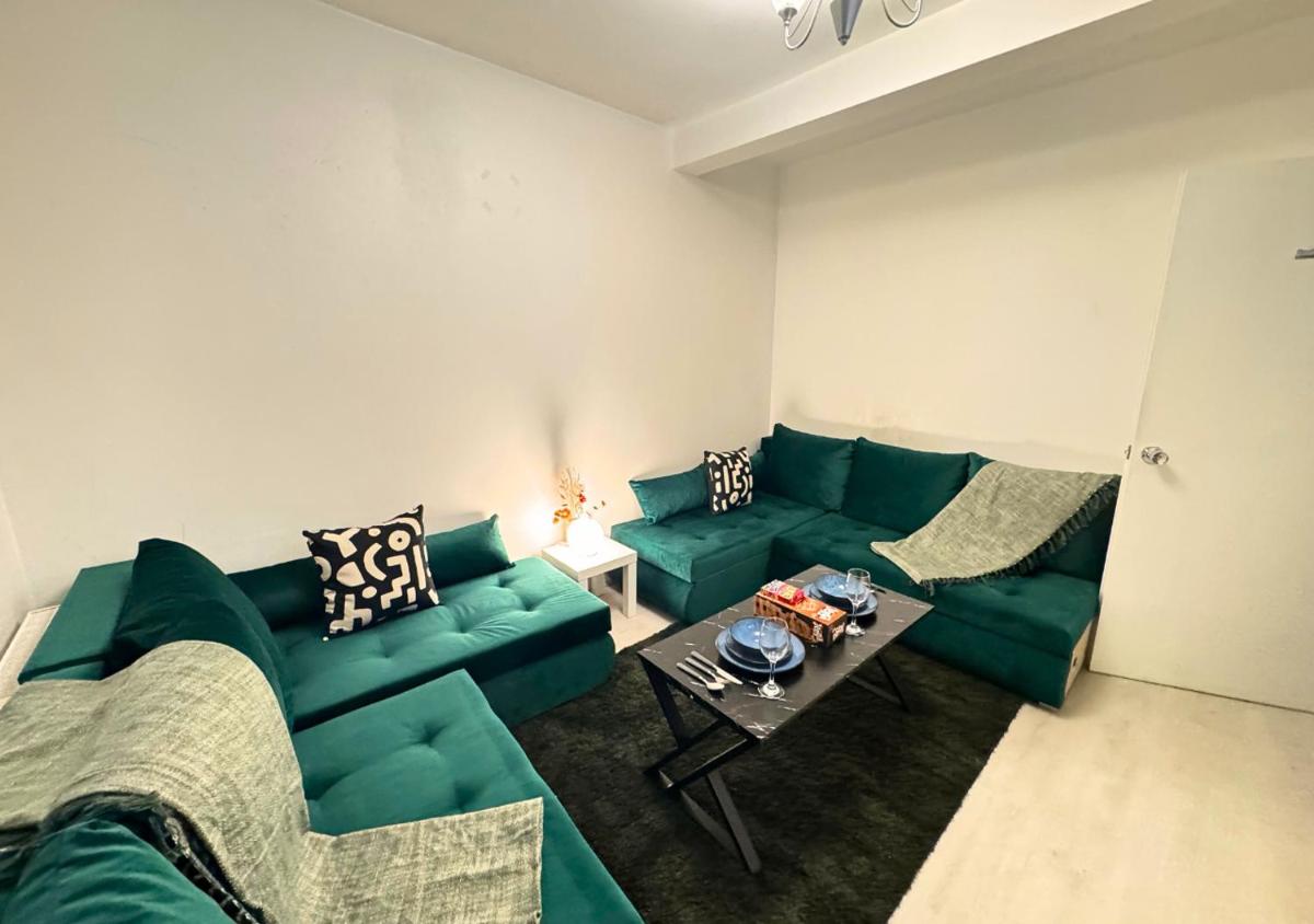 Luxe Stays Sleeps 14 – Wandsworth & Putney Bridge – 4 Bedrooms