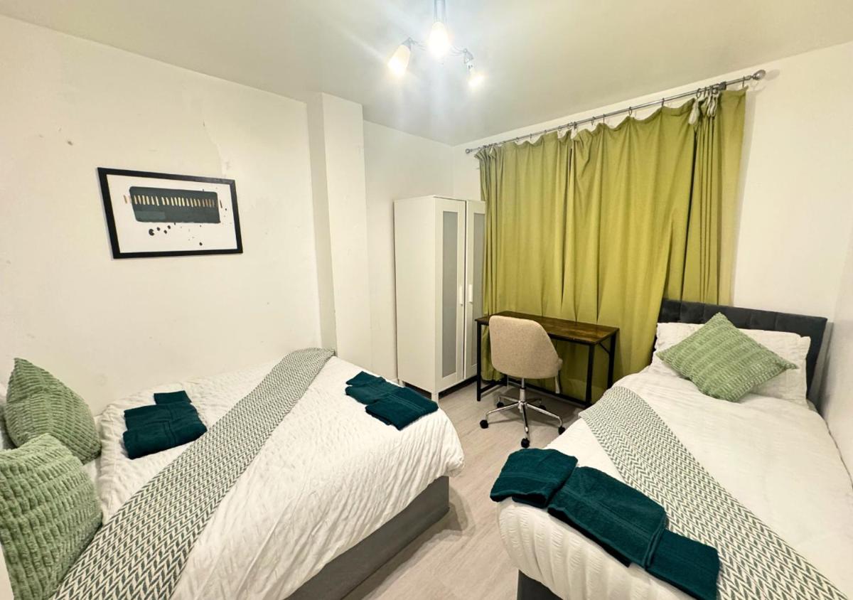 Luxe Stays Sleeps 14 – Wandsworth & Putney Bridge – 4 Bedrooms