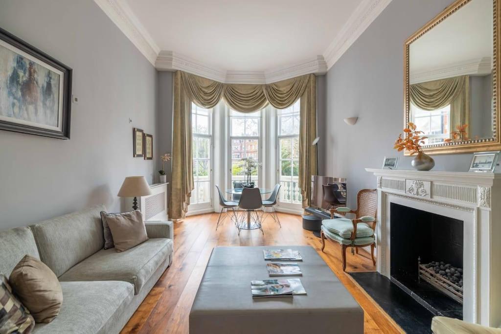 Luxury 2-Bedroom Flat in Knightsbridge by LandIn