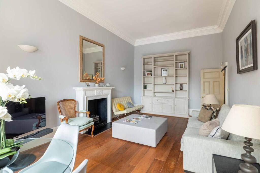 Luxury 2-Bedroom Flat in Knightsbridge by LandIn