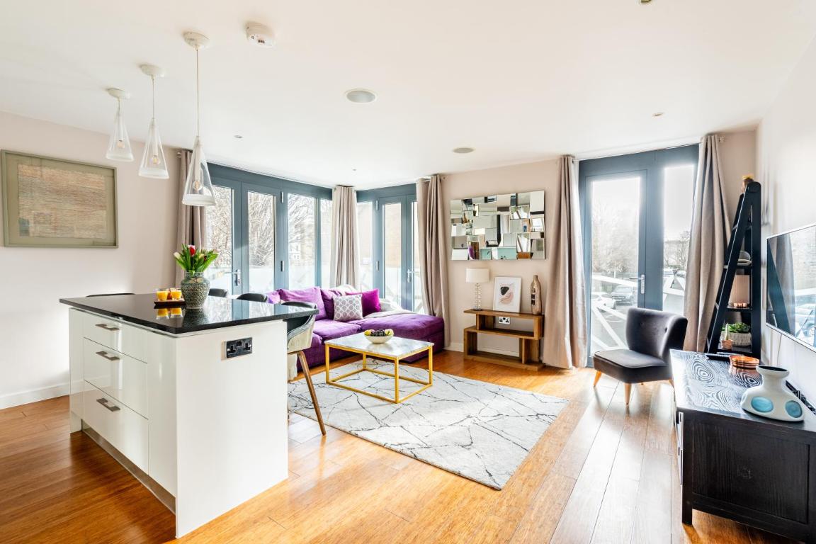 Luxury Apartment by Portobello Market