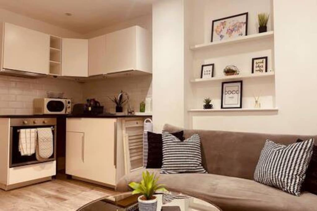 Modern 1 bed flat in Hackney with Parking