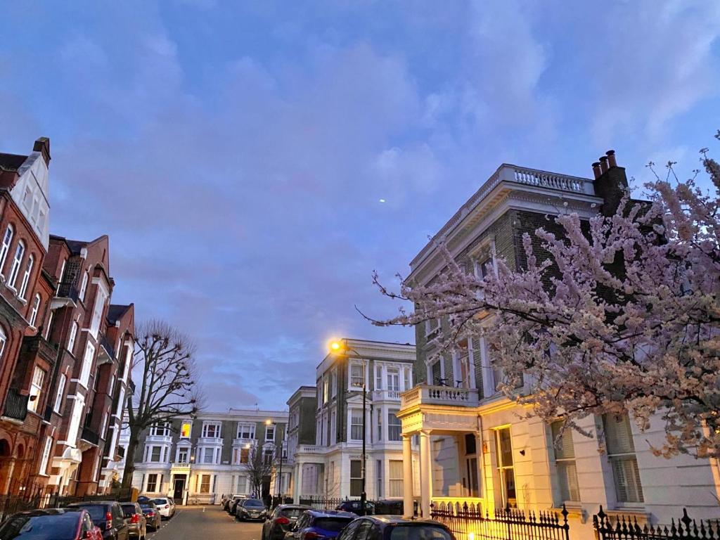 Modern Flat in Victorian West Kensington Mansion