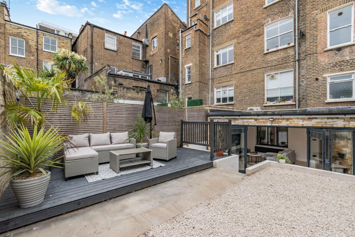 Modern Garden Flat with Private Parking