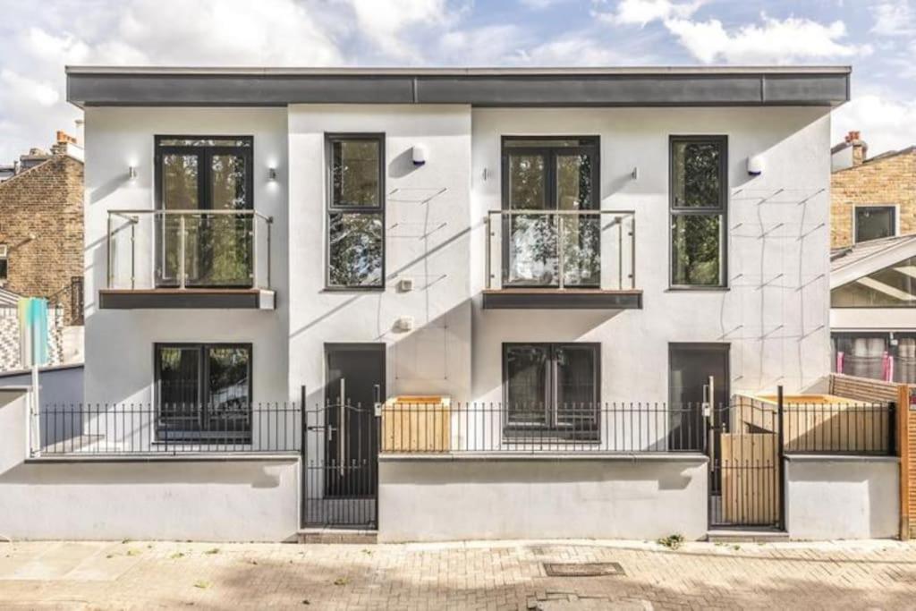 Modern Majesty 3 Bed 3 Bath House in London