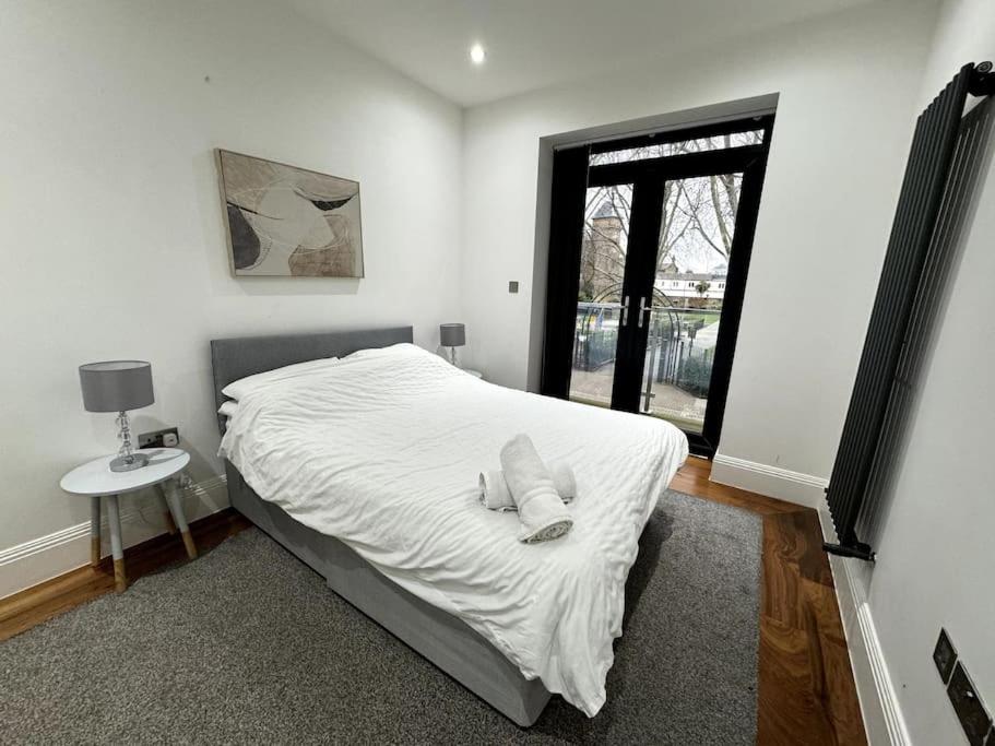 Modern Majesty 3 Bed 3 Bath House in London