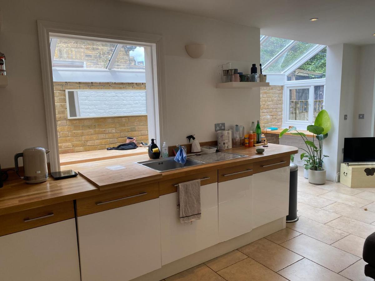 Modern, Spacious 1 Bedroom Garden Flat SW18