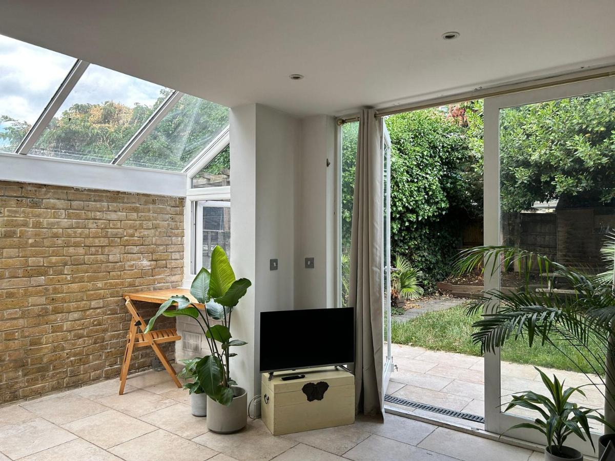 Modern, Spacious 1 Bedroom Garden Flat SW18