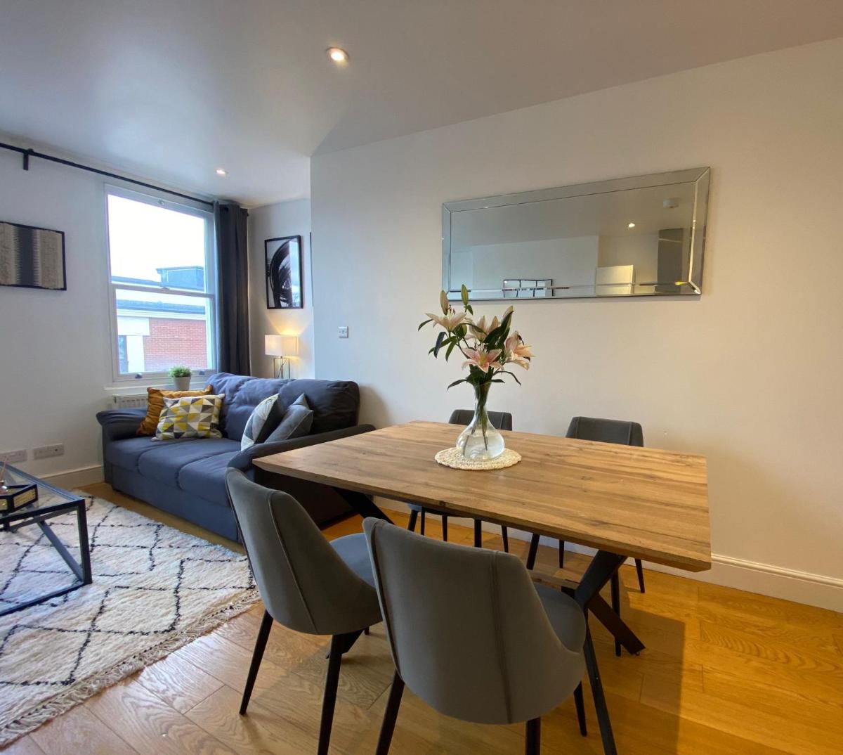 New stylish Fulham apartment – 2 bed