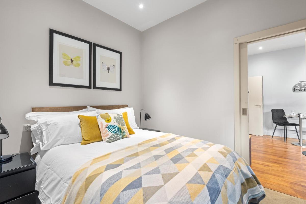 Notting Hill: Stylish 1BR with Terrace – Suite Inn