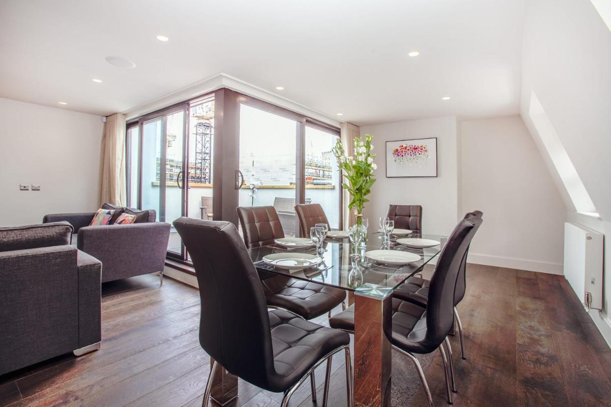 Penthouse with Private Terrace Soho – CityApartmentStay