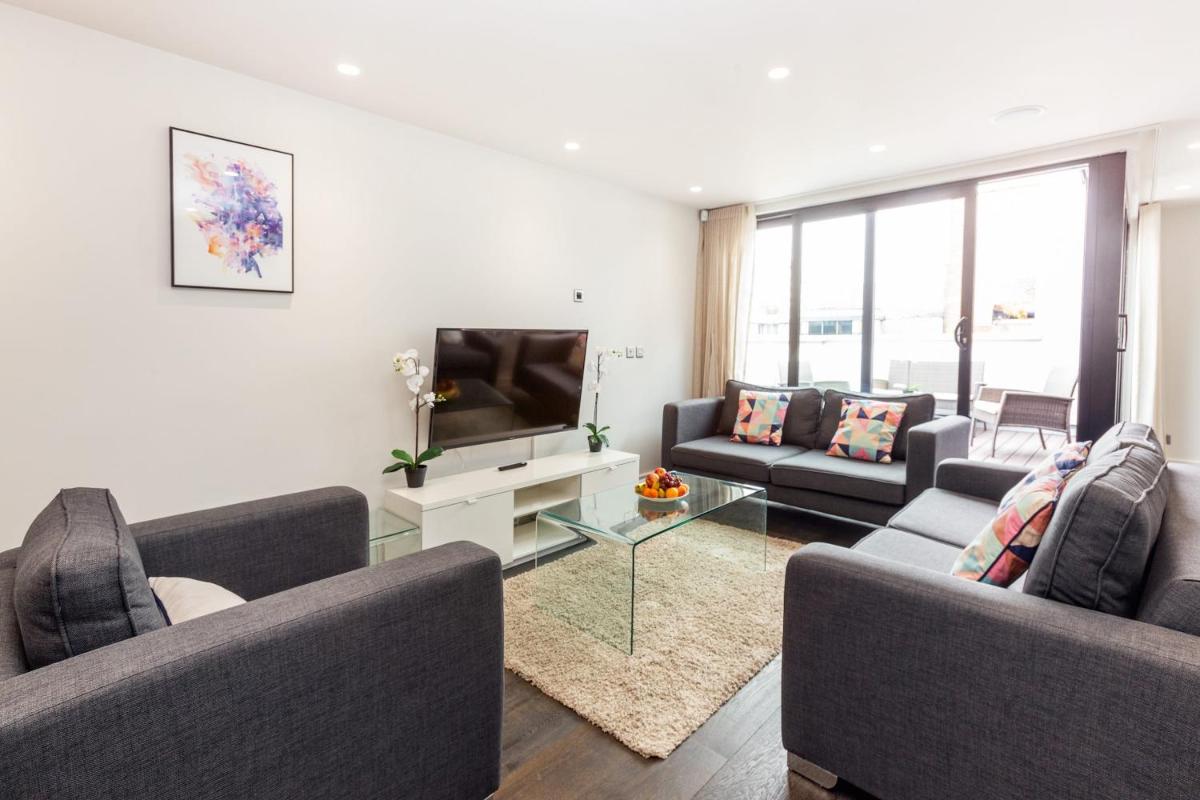 Penthouse with Private Terrace Soho – CityApartmentStay