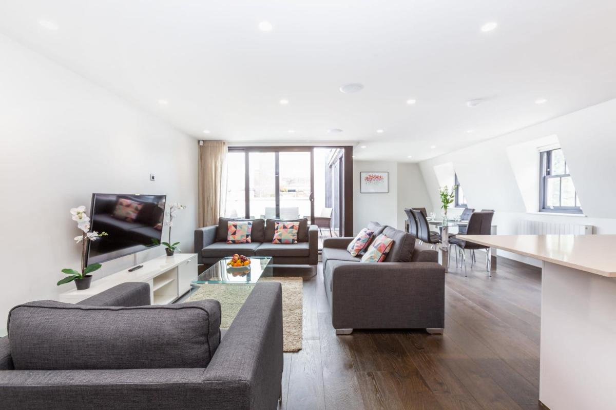 Penthouse with Private Terrace Soho – CityApartmentStay