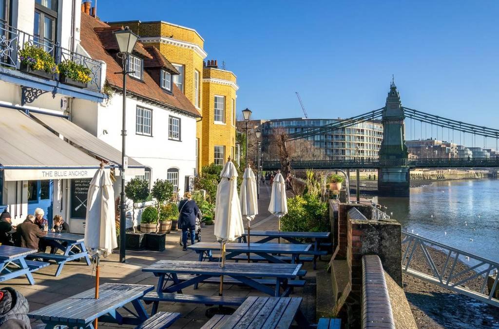 Perfect for 6 – 2 Bedroom 2 Bathroom Apartment by the famous Hammersmith Riverside