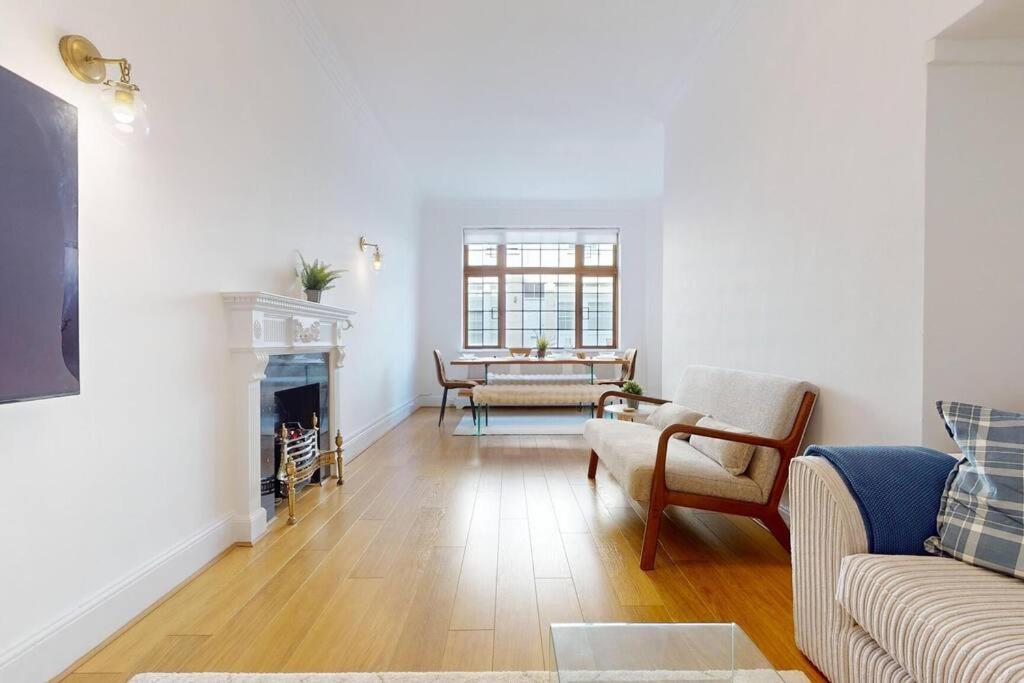 Prime Location Prince’s Gate Mews 4BD 3 BATH