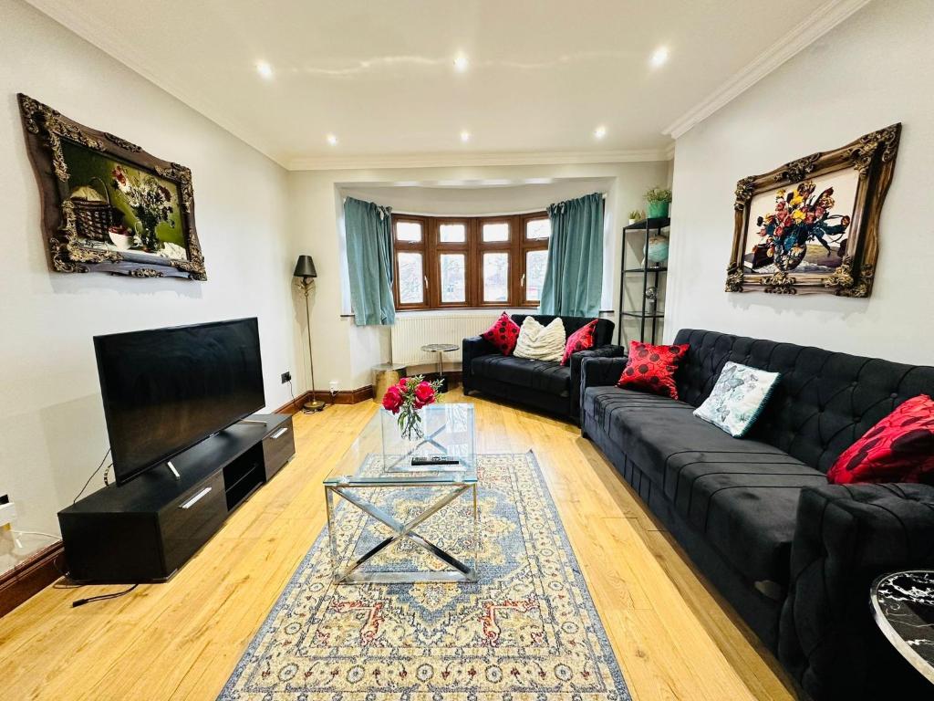 Spacious 6 Bed Residence in Wembly, London