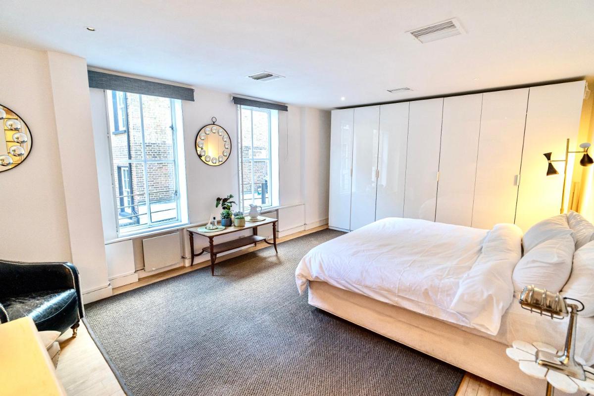 Spacious West End Duplex Apartment, W1 Central London