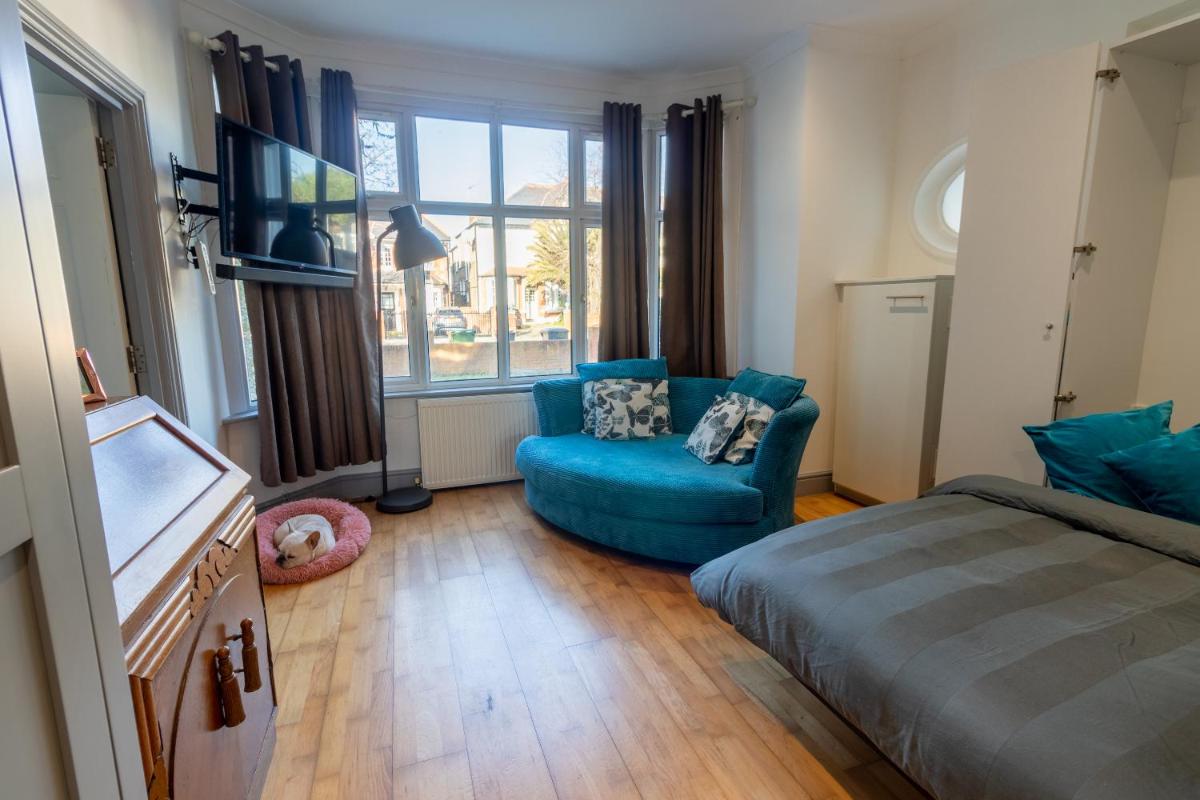 Spacious and light flat in Clapham