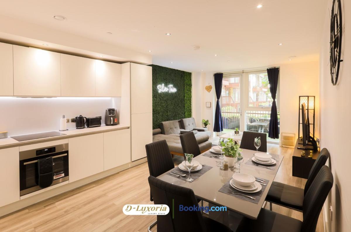 Stylish 2BR By DLuxoria Short Lets & Serviced Accommodation Greater London With Pet Friendly, Free WiFi & Free Parking