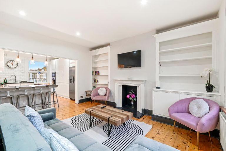 Stylish Apartment in Fulham Zone 2 with private Roof Terrace