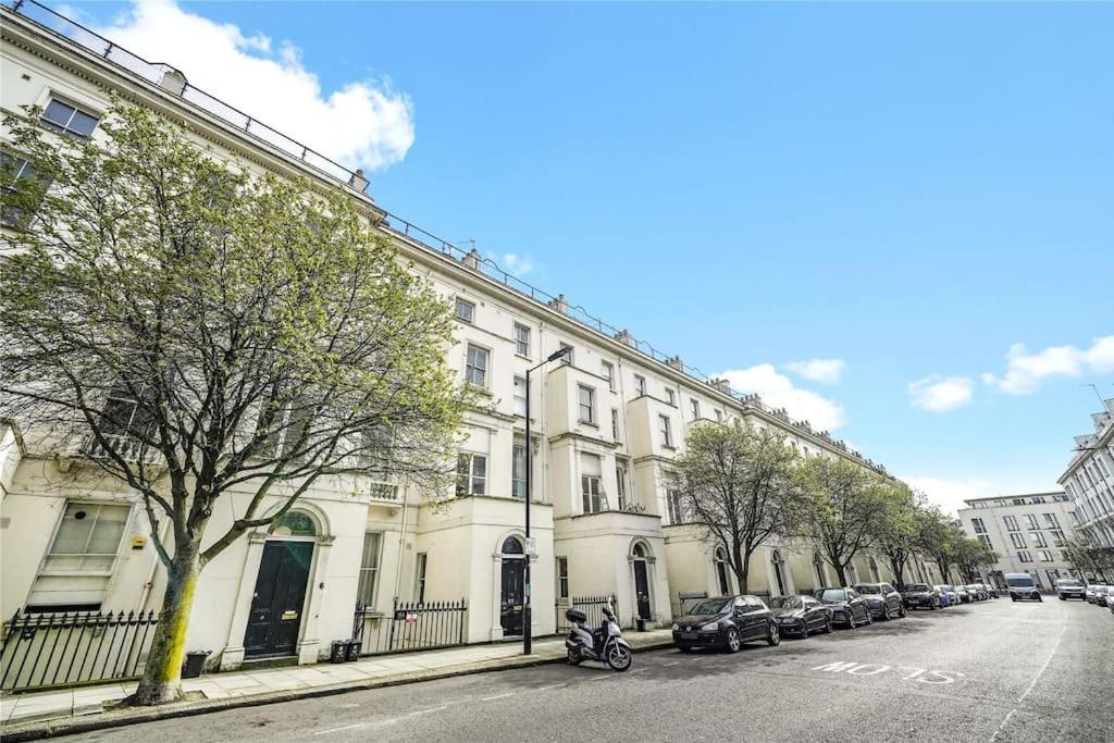 Stylish One Bed Flat in Paddington Pool and gym next door