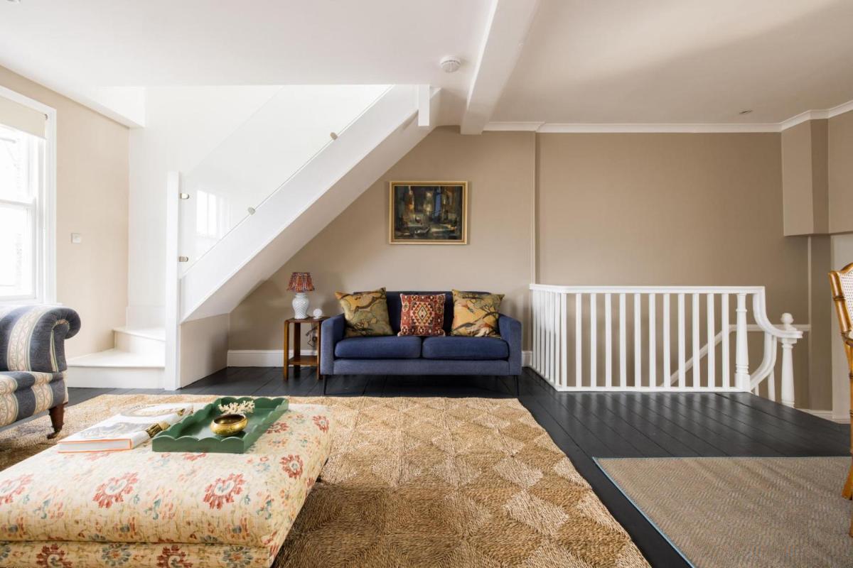 The Thames Embrace 3 Bedroom and Garden House in Battersea