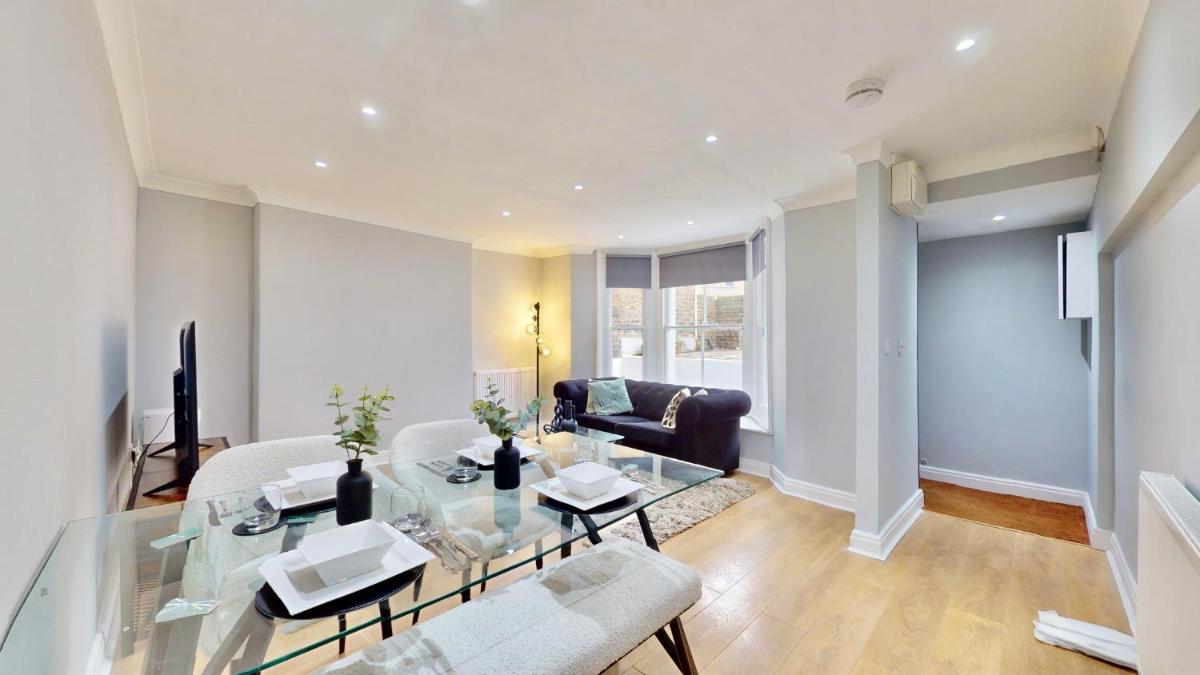 Tube & Notting Hill Nearby – Garden Flat Haven