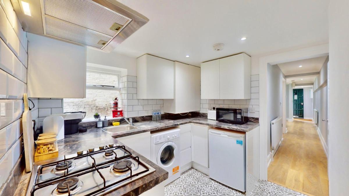 Tube & Notting Hill Nearby – Garden Flat Haven