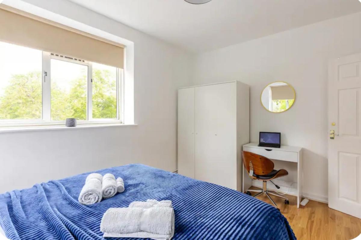 Two Bedroom Apartment in the Heart of Battersea Modern and Comfy