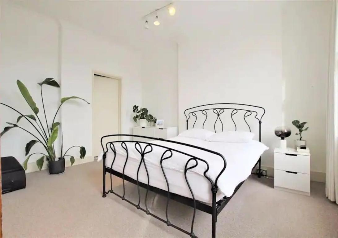 Walk to London Bridge En Suite Apartment with Kitchen