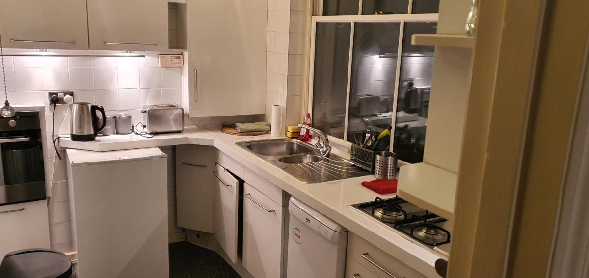 Walk to London Bridge En Suite Apartment with Kitchen