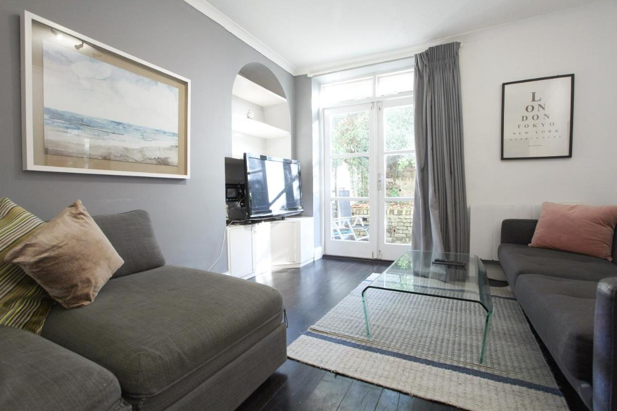 Walk to Notting Hill /Paddington 1 B/R with patio