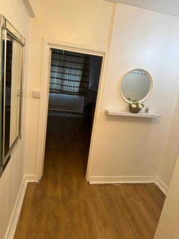 one bedroom apartment in Tower Bridge road