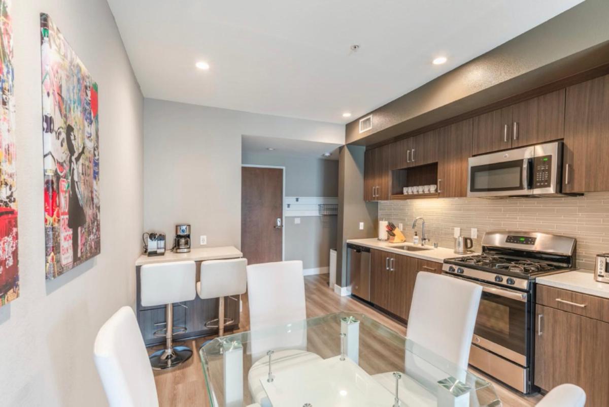 2BR DTLA Prime Modern Luxury Condominuim