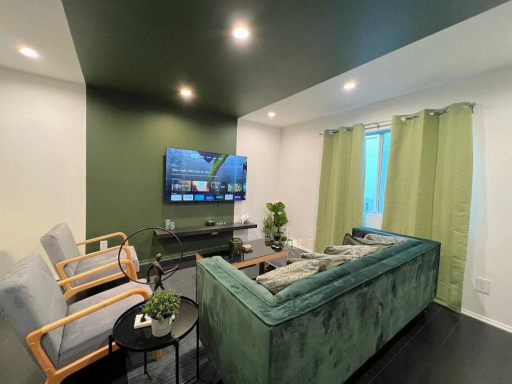 2BR Suite in the Heart of Hollywood -BR5