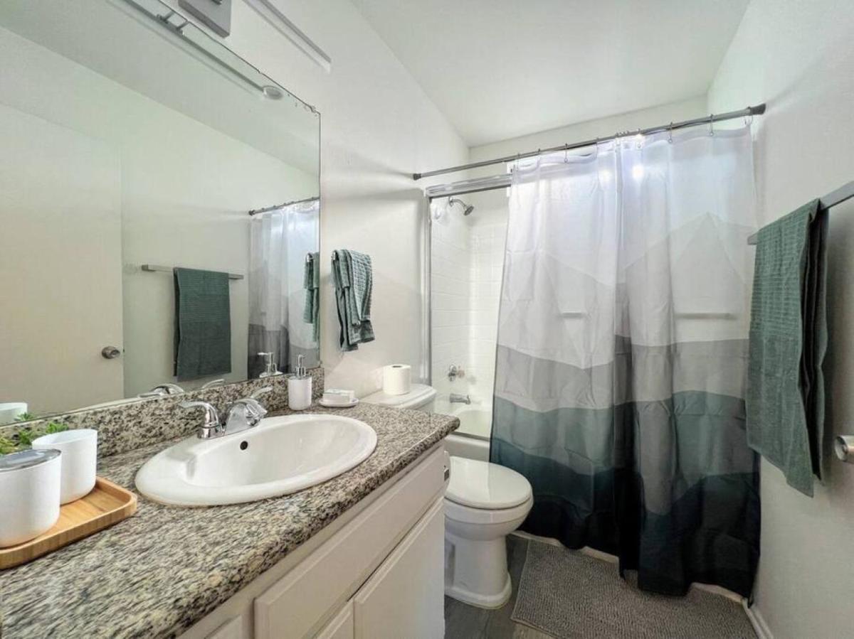 2BR Suite in the Heart of Hollywood -BR5