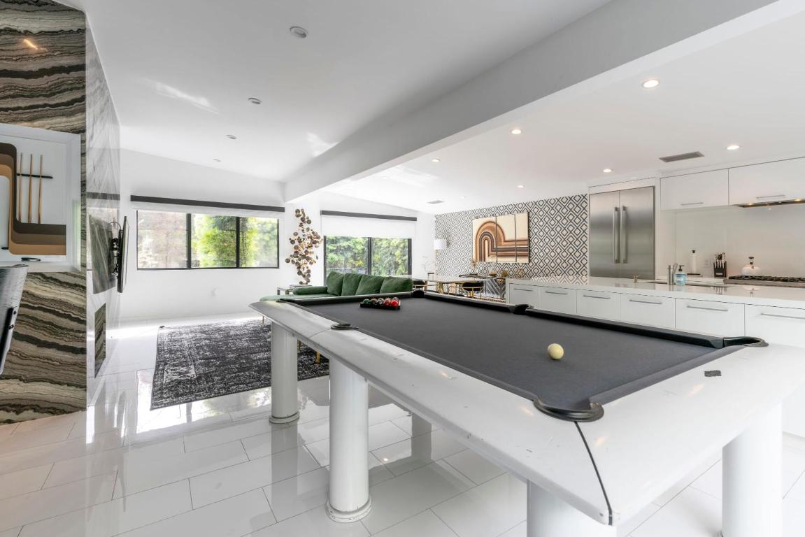 3M Hollywood Modern Oasis