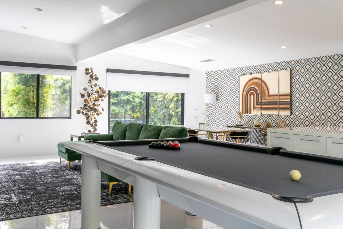 3M Hollywood Modern Oasis